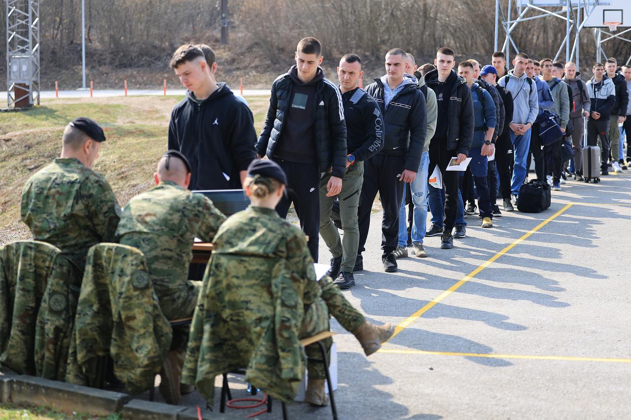 Ministar Anušić i general Kundid na prvom danu TVO-a na Slunju