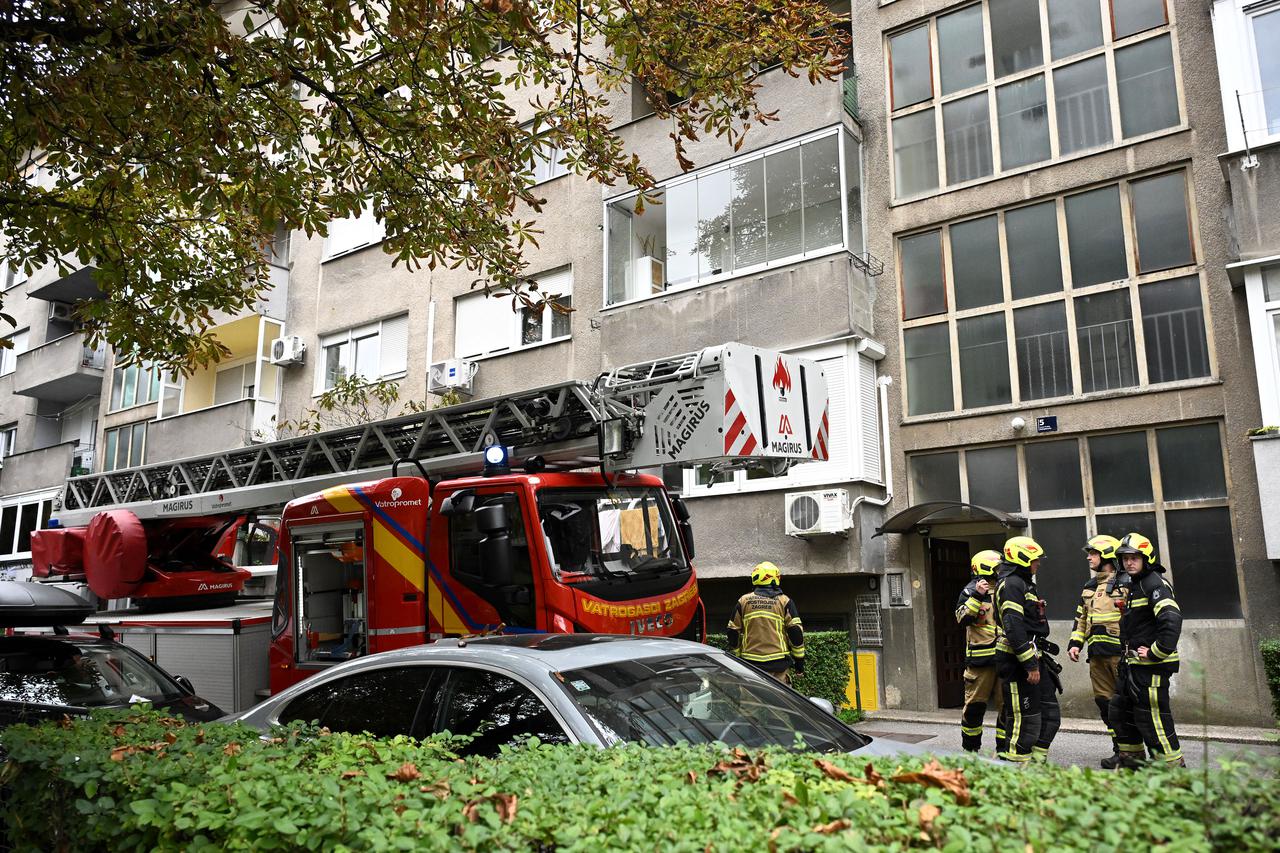 Zagreb: Vatrogaci ugasili požar stara