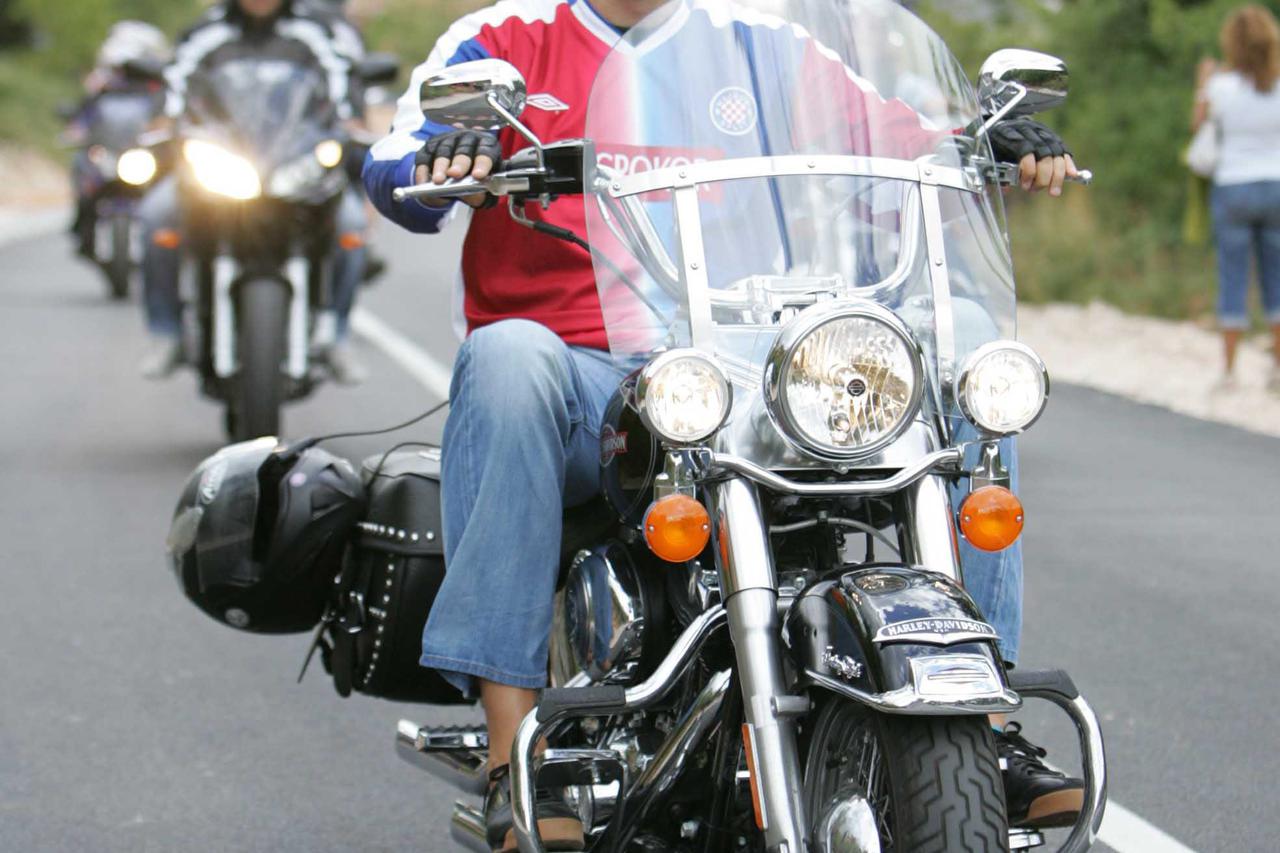 05.08.2006., Cavoglave - Dino Radja je sa 150 motorista dosao na proslavu 11 godina Oluje i na otvorenje mosta i obnovljene ceste.  Photo: Ivo Cagalj/PIXSELL