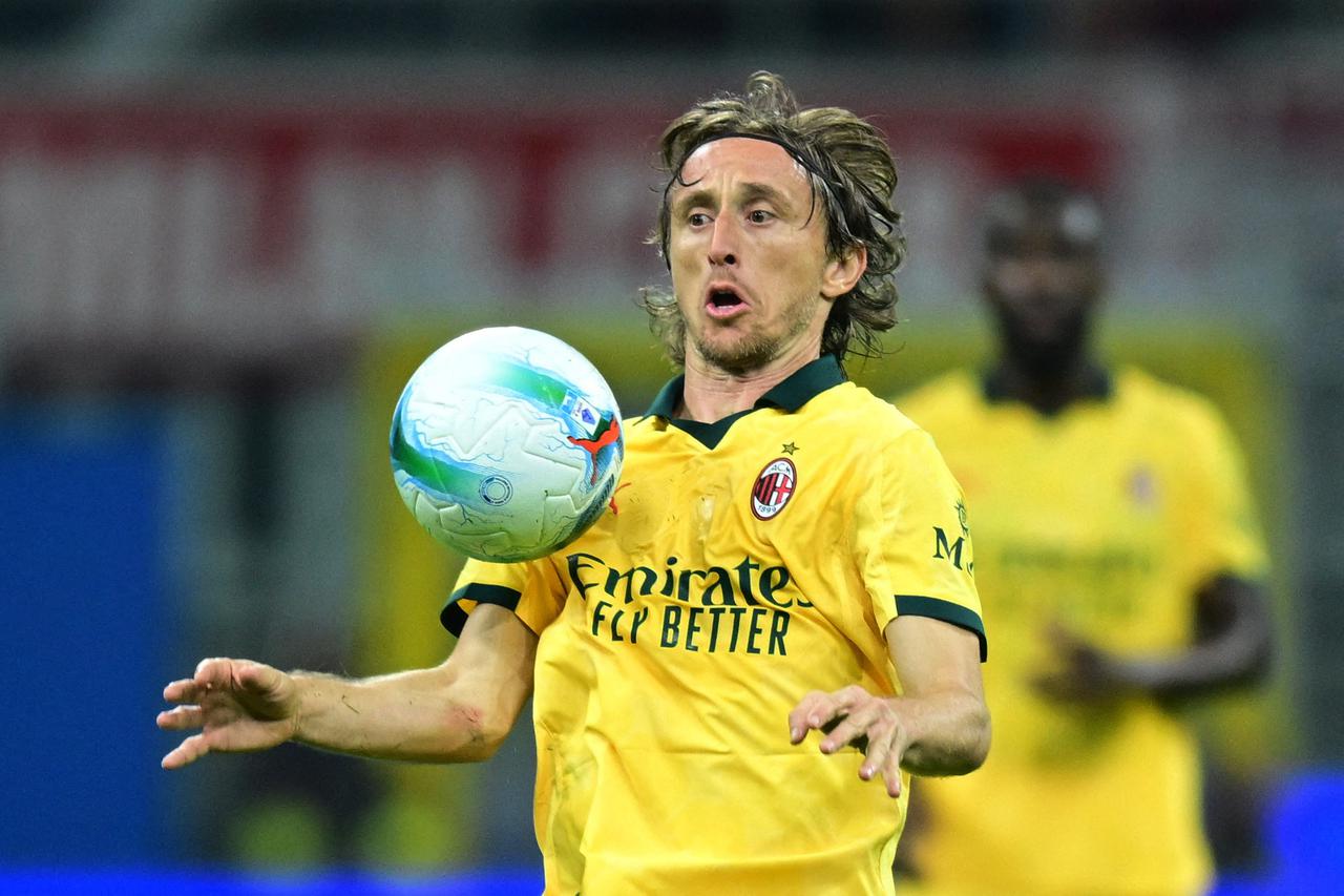 Serie A - AC Milan v Fiorentina