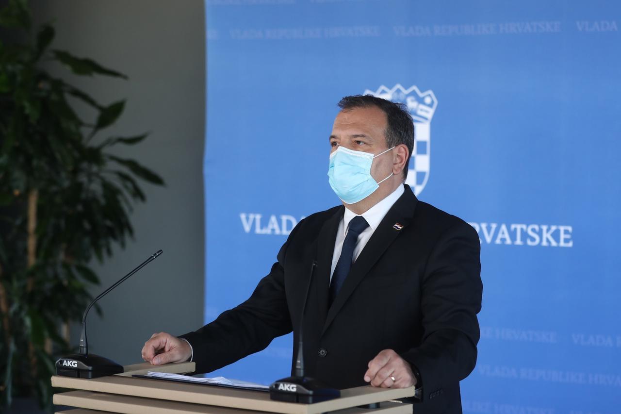Zagreb: Vili Beroš dao je izjavu medijima prije početka sjednice Vlade