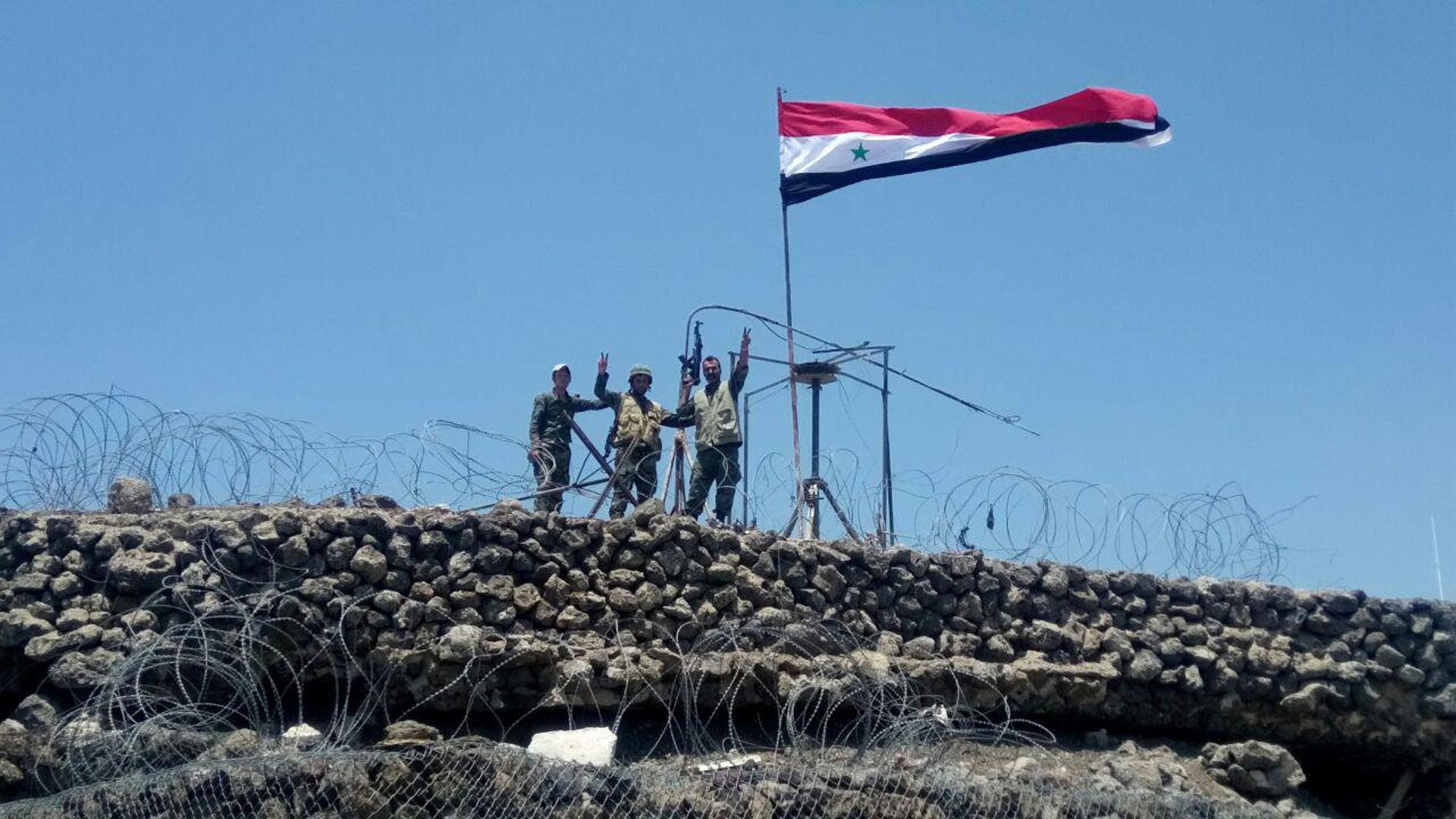 Borci vojske Bashara Al-Assada slave na brdu Al-Haara u regiji Al-Quneitra 