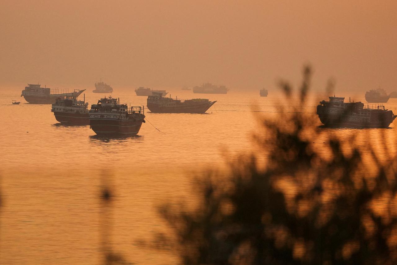 storyeditor/2026-06-16/2026-06-16T064900Z_271501850_RC2PULASFBJG_RTRMADP_3_IRAN-CRISIS-OMAN-HORMUZ.JPG