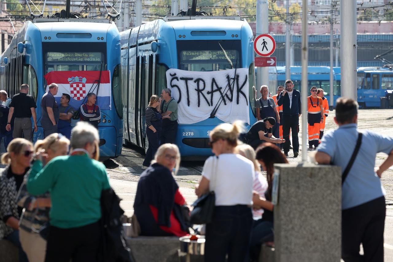 Radnici ZET-a u spremistu na Ljubljanici cekaju daljnju odluku nakon presuda Zupanijskog suda da je strajk nezakonit