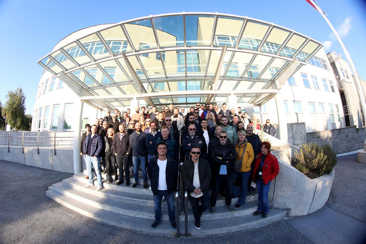 Prosvjed kontrolora leta ispred zgrade Kontrole letenja-Zagreb