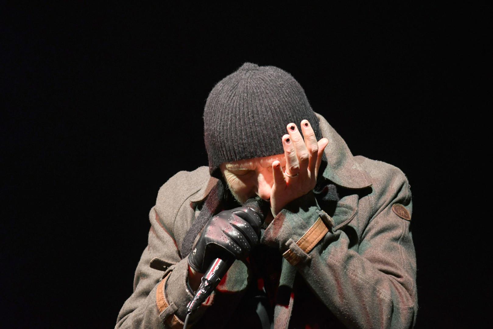 27.12.2024., Koprivnica - U sklopu adventske manifestacije 'Koprivnicka bajka' vec prema tradiciji organizatori svoje sugradjane iznenade odlicnim koncertima uoci Nove godine. Veceras je na Zrinskom trgu nastupio legendarni rijecki glazbenik Damir Urban sa svojom skupinom Urban&4 Photo: Damir Spehar/PIXSELL