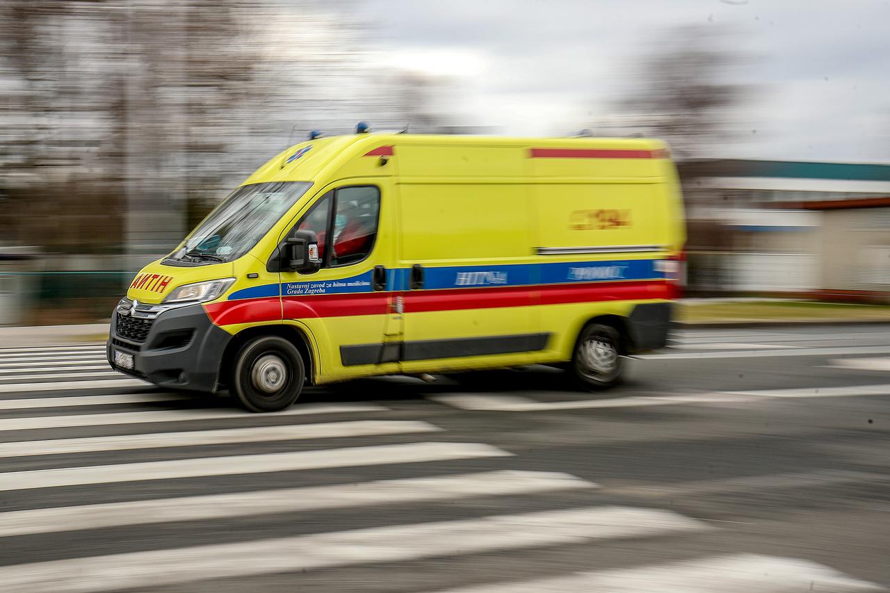Zagreb: Djelatnici hitne pomoći točno u podne upalili sirene kako bi ukazali na svoje nezadovoljstvo