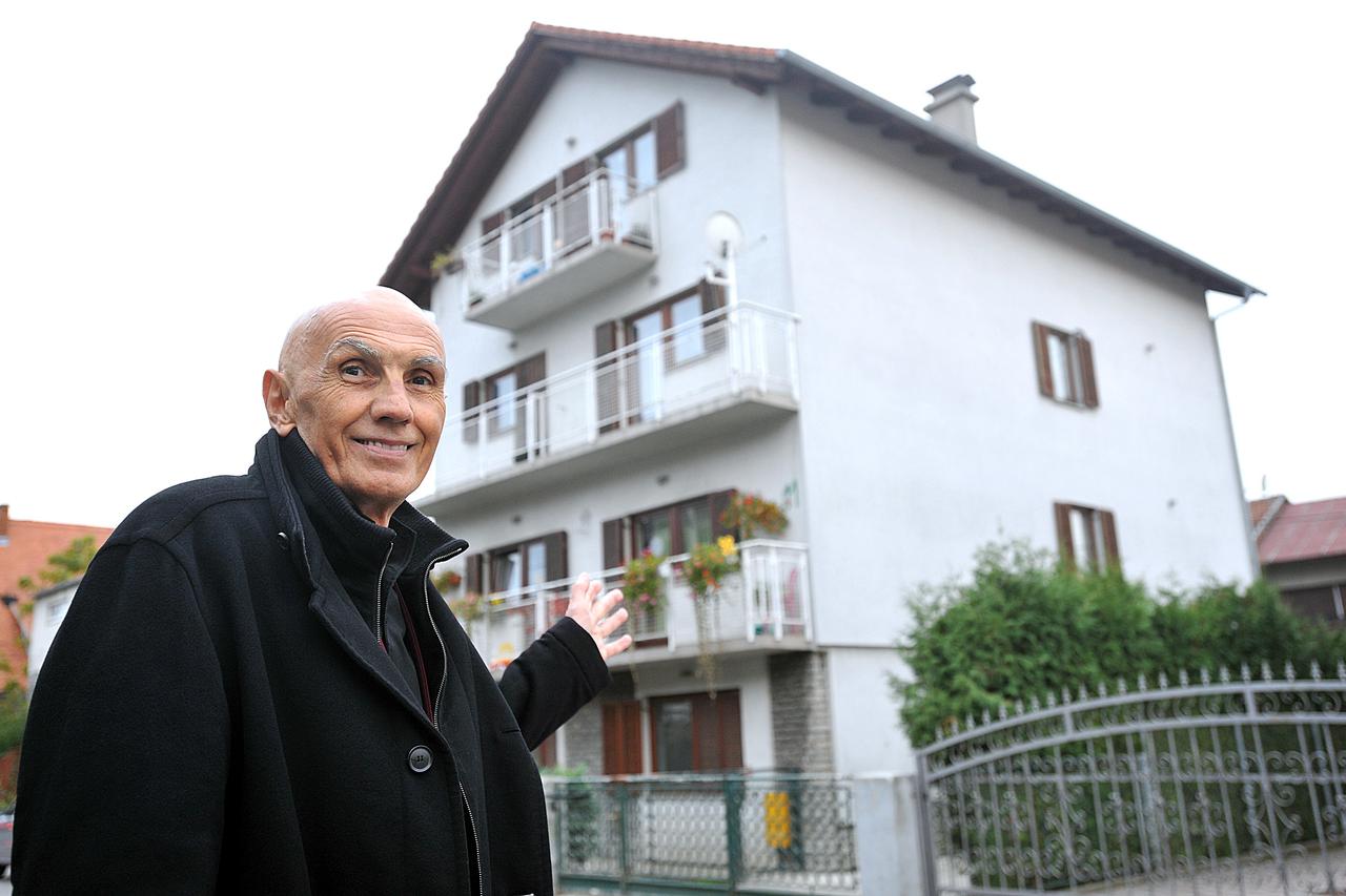 24.10.2011., Zagreb - Jozo Primorac u svojoj zgradi na adresi Branimira Gusica 11 iznajmljuje stanove socijalno ugrozenim obiteljima za 1 kn.  Photo: Goran Stanzl/PIXSELL