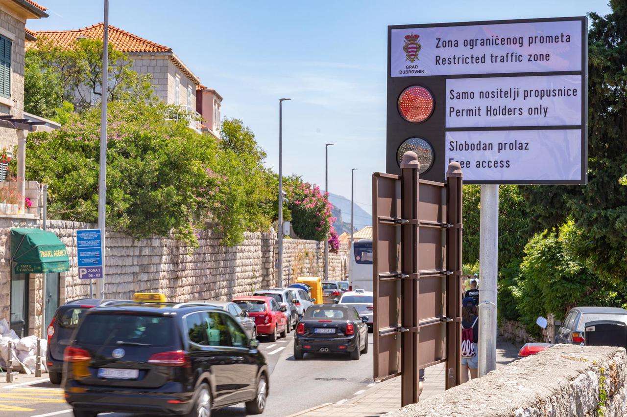 U Dubrovniku aktivirana Zona posebnog prometnog režima oko povijesne jezgre