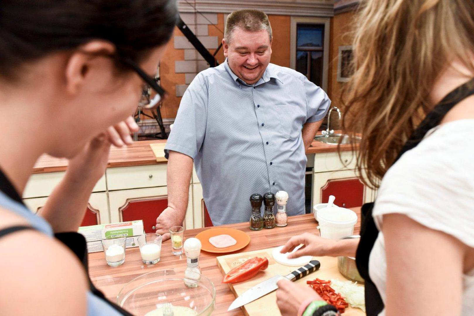 Pogledajte kako se zabavlja ekipa Tri,dva,jedan - kuhaj!, kada misle da ih kamere ne snimaju