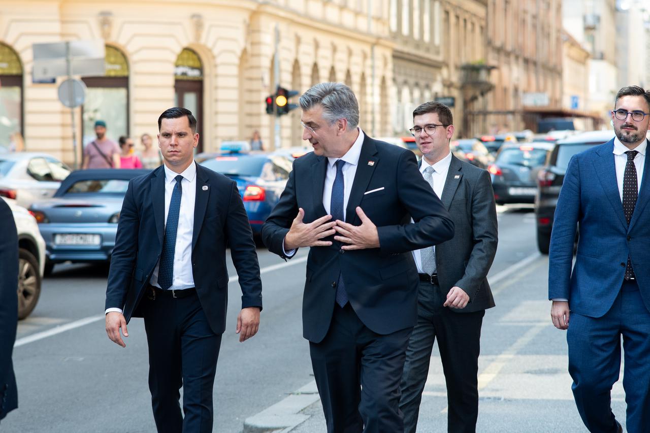 Zagreb: Dolazak na Zajedničku sjednicu Predsjedništva i Nacionalnog odbora HDZ-a