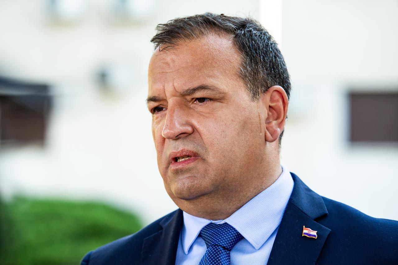 Ministar zdravstva Vili Beroš glasovao na glasačkom mjestu u Splitu