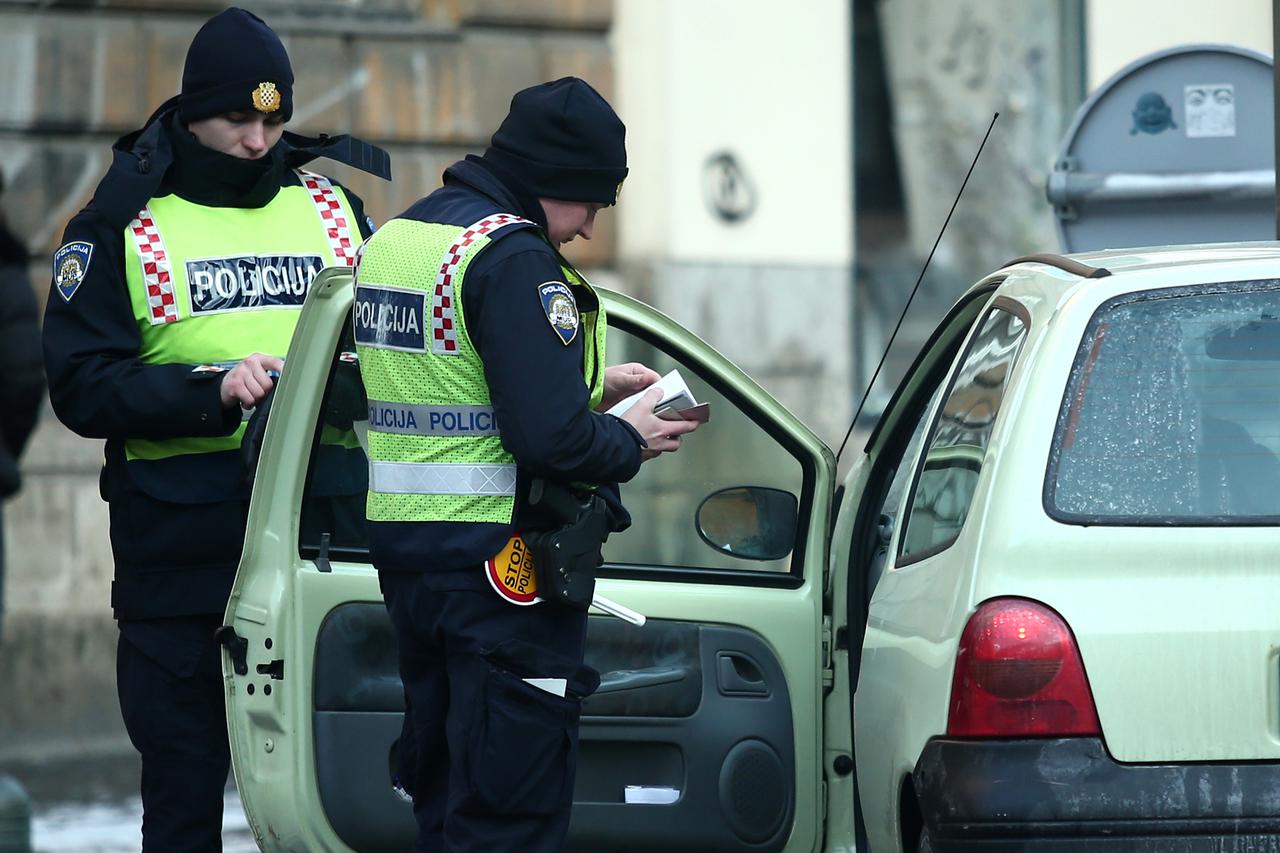 Zagreb: Na križanju Ilice i Mesni?ke policija zaustavlja automobile  