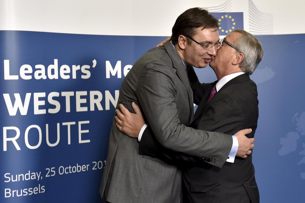 European Commission President Jean-Claude Juncker (R) welcomes Serbia's Prime Minister Aleksandar Vucic during a meeting over the Balkan refugee crisis with leaders from central and eastern Europe at the EU Commission headquarters in Brussels, Belgium, Oc
