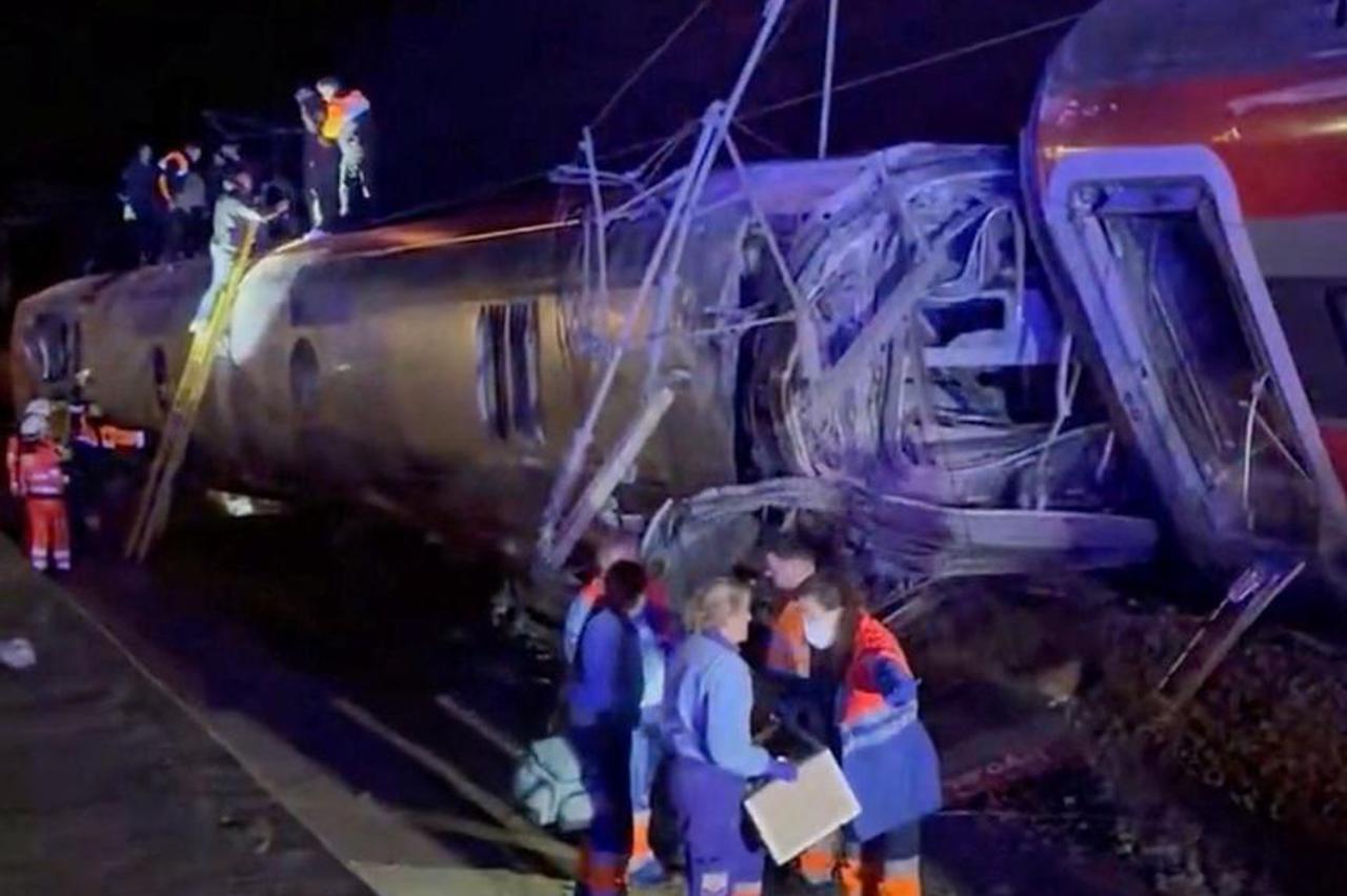 Two high-speed trains derail in Spain