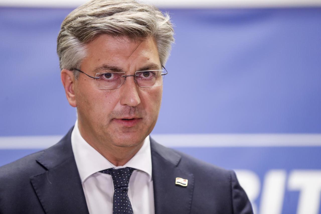 Zagreb: Andrej Plenkovic dao izjavu medijima nakon sjednice Predsjedništva HDZ-a