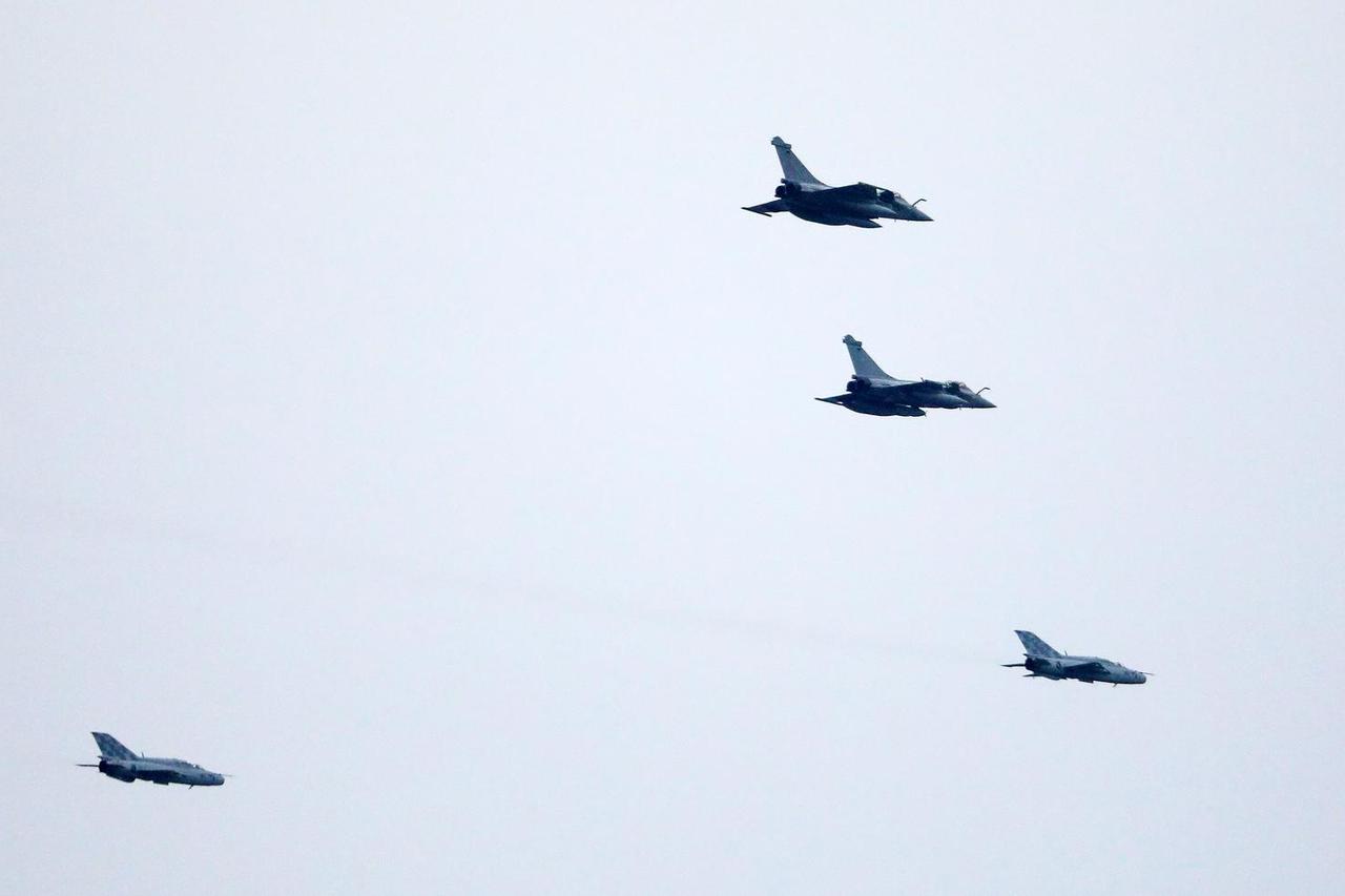 U sklopu zajedničkih vojnih vježbi Hrvatske i Francuske MiG-ovi presreli Rafale te ih otpratili do do Zračne luke "Franjo Tuđman"