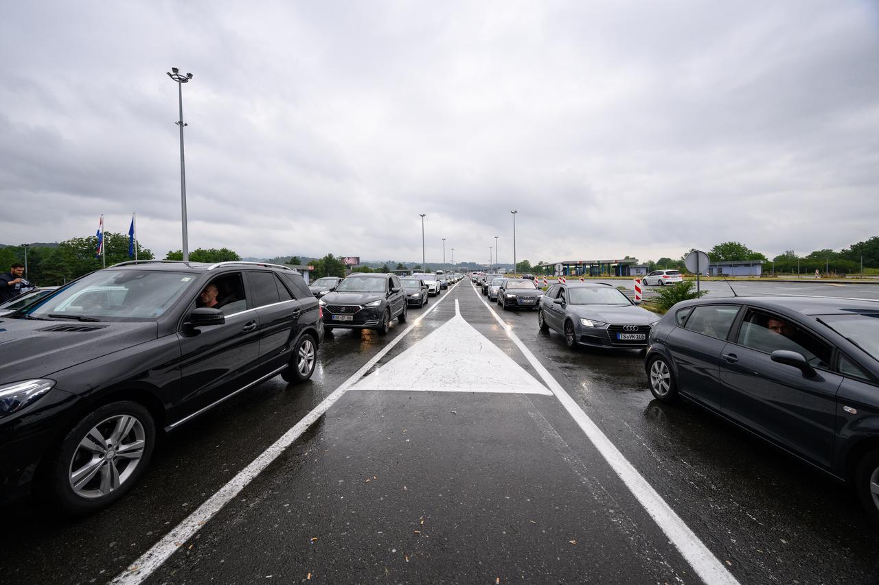 Zagreb: Velika prometna gužva od GP Bregana prema zagrebačkoj obilaznici 