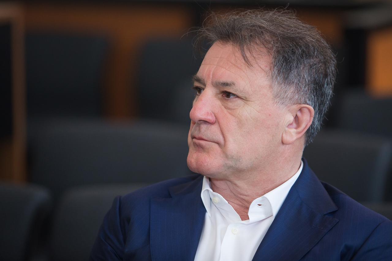 Zdravko Mamić došao na sud s vrećicama u kojima su navodno dokazni materijali