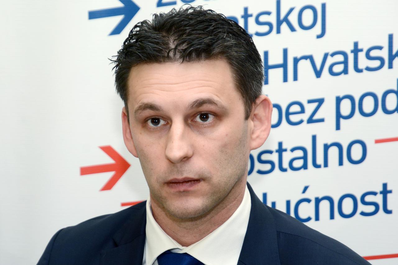 Božo Petrov