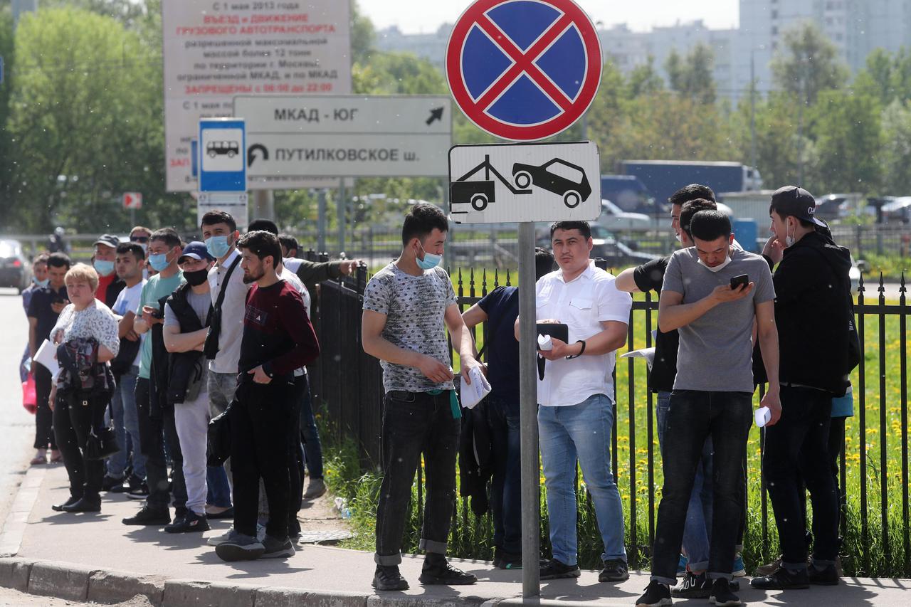 Situation outside Unified Migration Center of Moscow Region