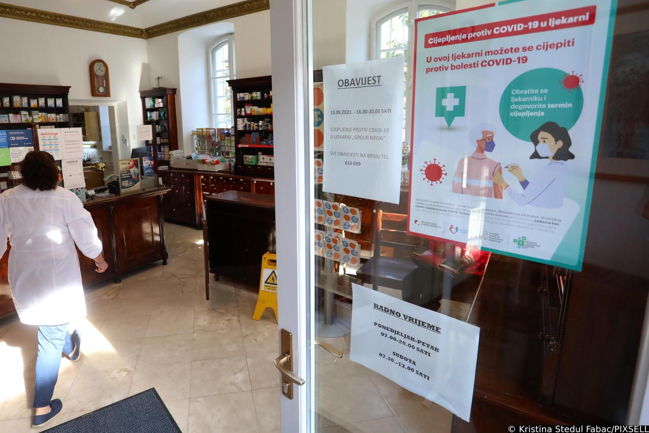 Karlovac: Ljekarna Grgur Ninski prva u županiji uvela cijepljenje protiv koronavirusa