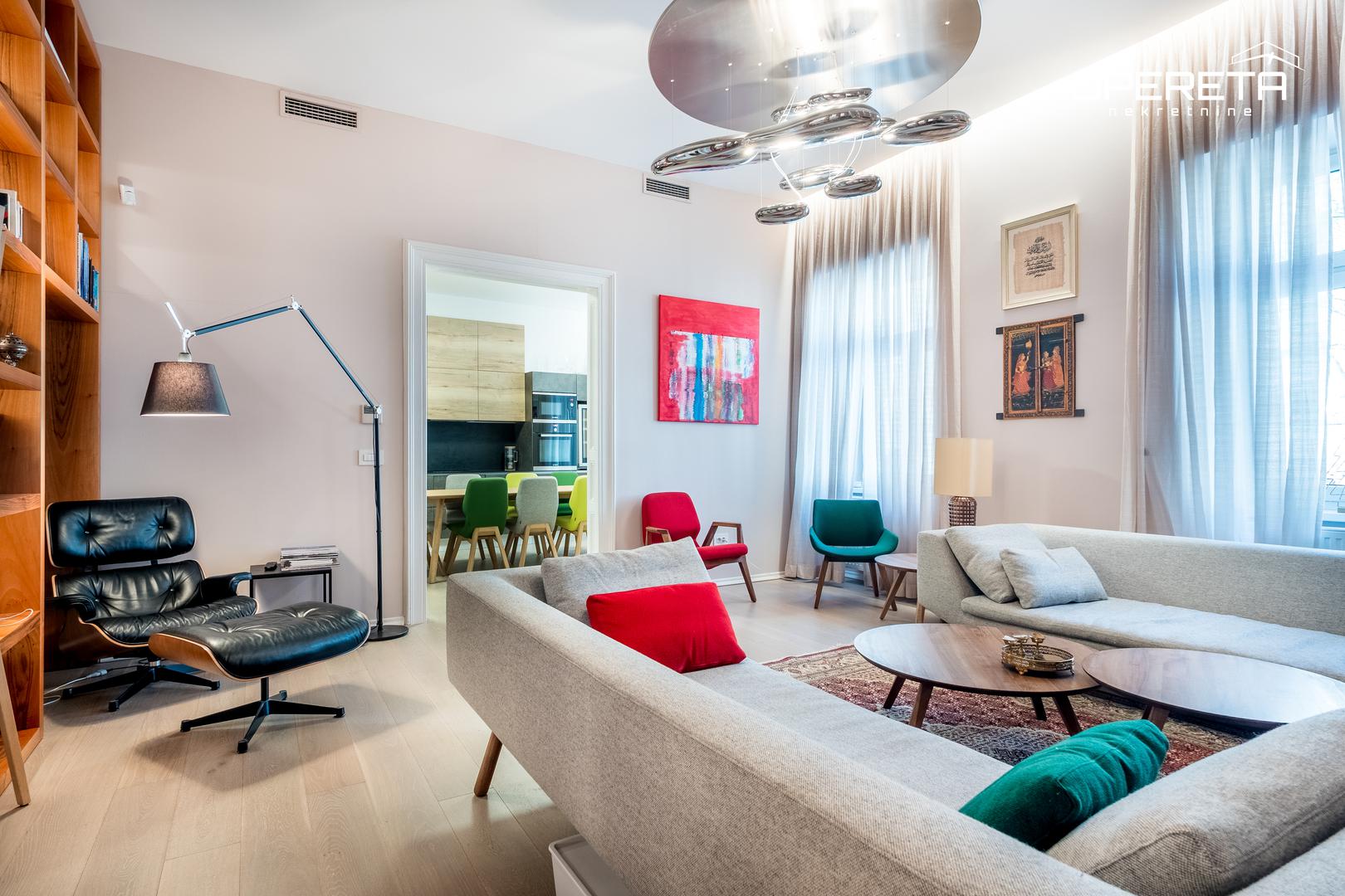 U samom centru Zagreba, na jednoj od najtraženijih lokacija (Prilaz Gjure Deželića), smjestio se vrhunski uređen stan od 97 m² koji odiše stilom i karakterom.