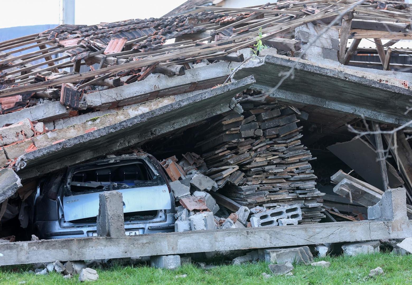 01.01.2021., Petrinja - Posljedice razornog potresa koji je pogodio grad Petrinju. Zatrpan automobil pod rusevinama.Photo: Marko Prpic/PIXSELL