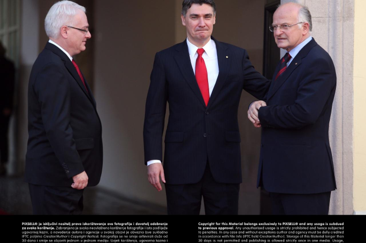 '30.06.2013., Zagreb - Predsjednik RH Ivo Josipovic i predsjednik Vlade RH Zoran Milanovic na ulazu u Banske dvore docekuju visoke duznosnike koji ce uvelicati proslavu hrvatskog pridruzivanja Europsk