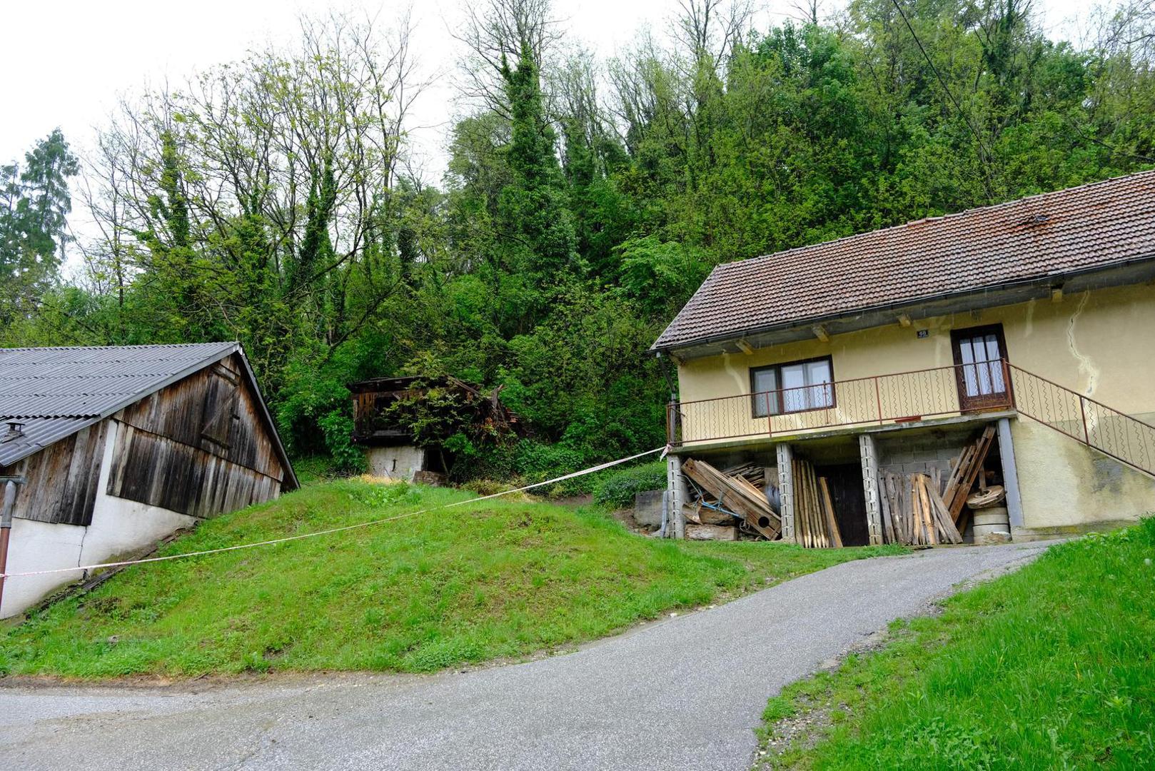 17.05.2023., Donje Jesenje - U mjestu Donje Jesenje otvorilo se kliziste koje prijeti nekolicini kuca koje su evakuirane. Photo: Slaven Branislav Babic/PIXSELL