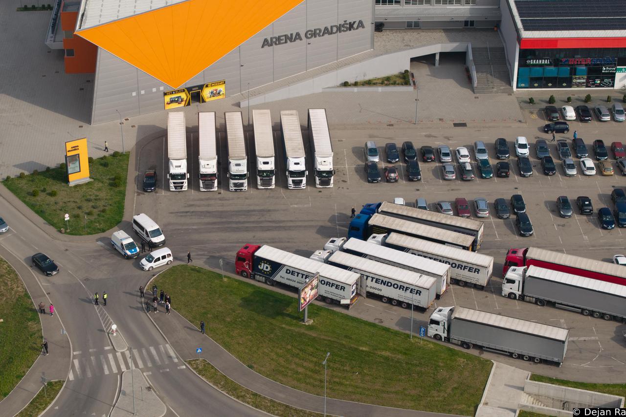 Gradiška: Pogled iz zraka na prosvjed prijevoznika