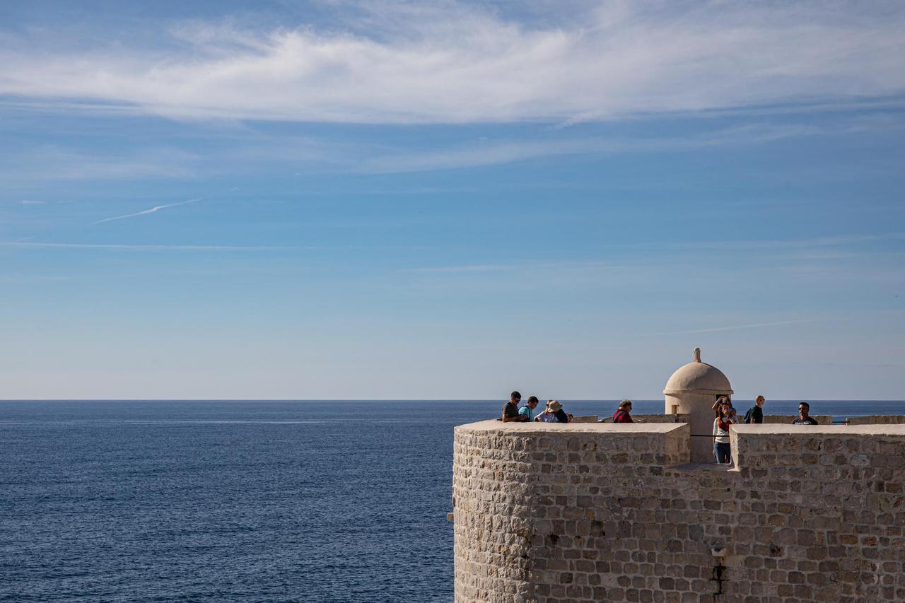Suncem okupan Dubrovnik  