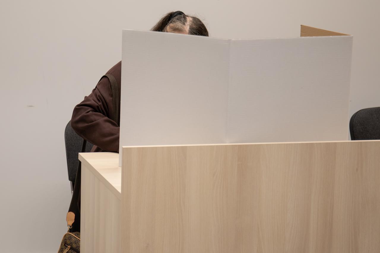 Dubrovnik: Građani od jutra na biralištima