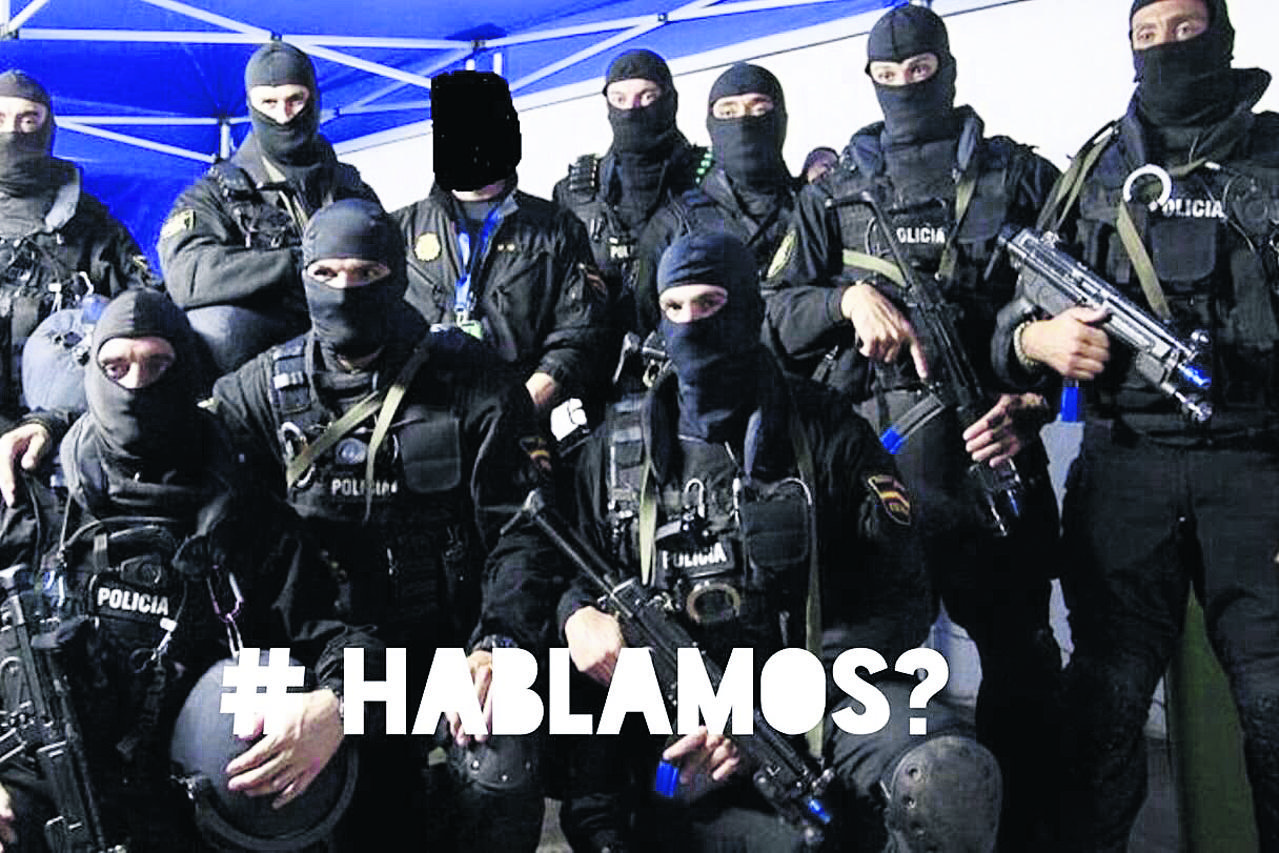 regovaramo? Sporna fotografija koju je objavio Sindikat policije Španjolske na svom profilu na Twitteru