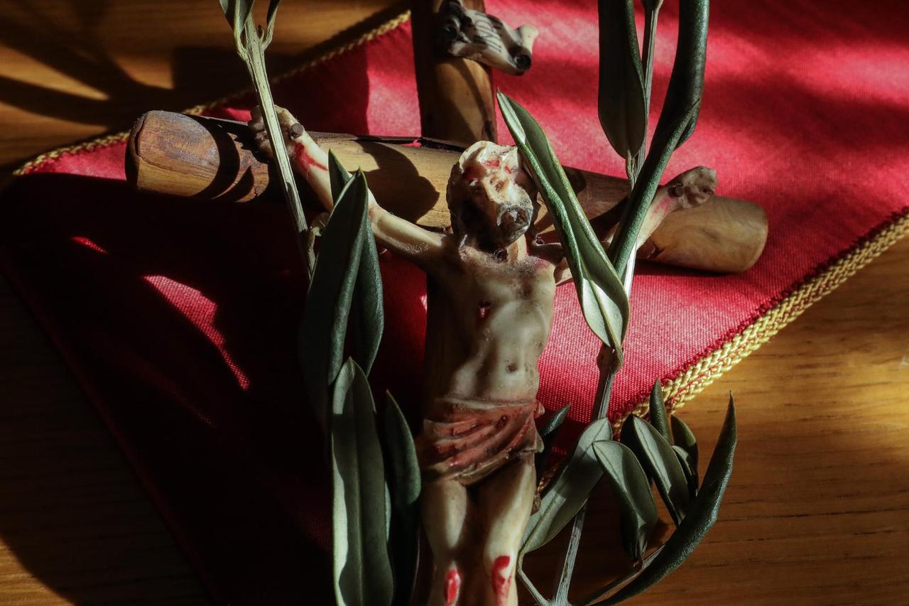 Zagreb: U crkvi Uznesenja Majke Božje Stenjevečke misno slavlje održano bez vjernika i procesije