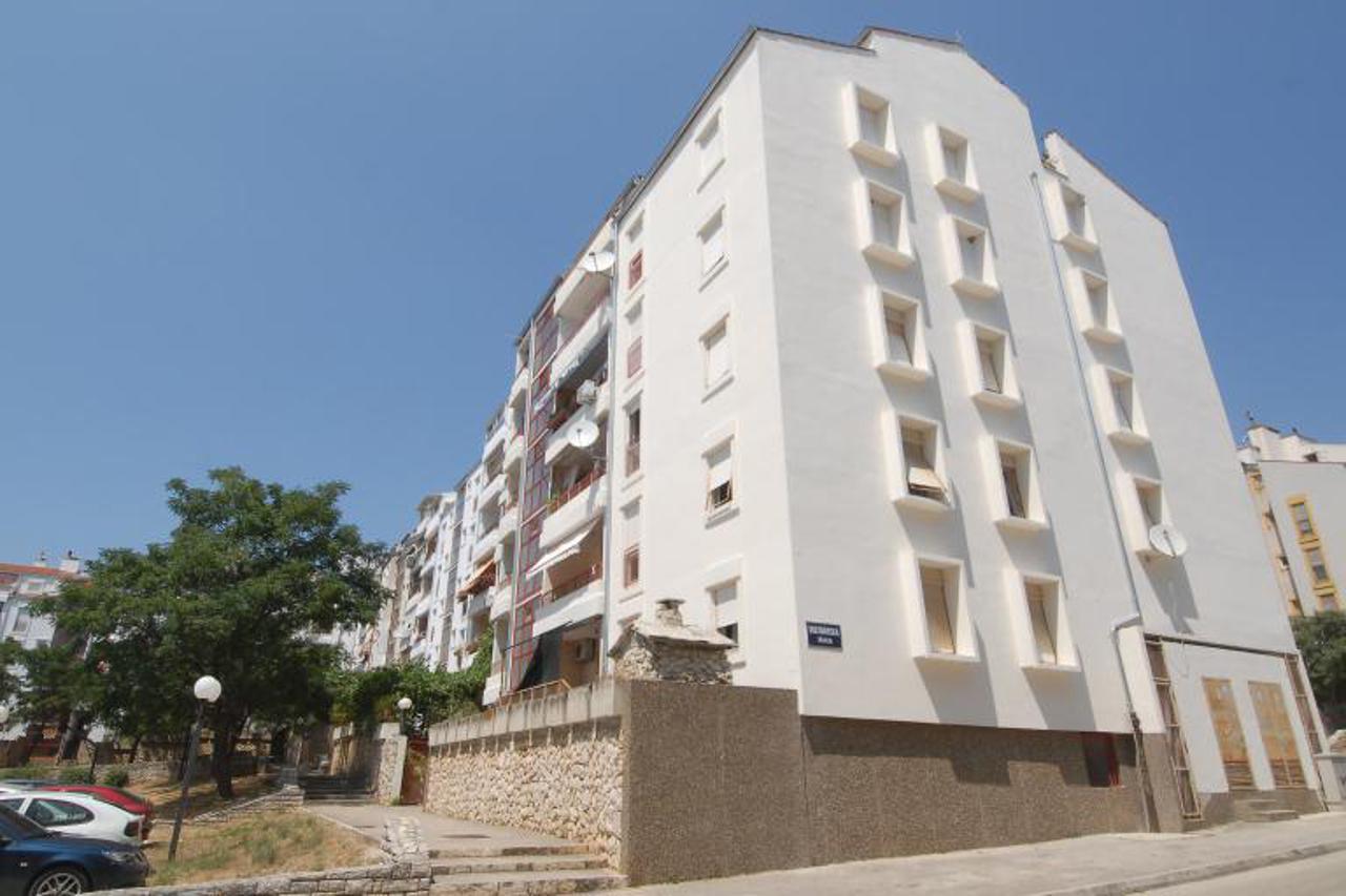 zadar, djecak pao s balkona