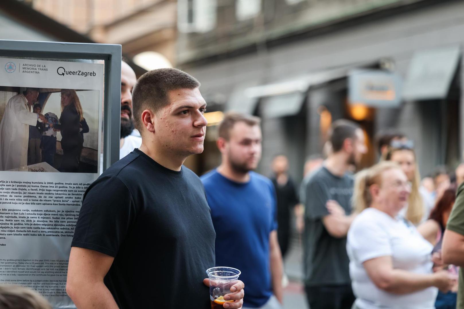 Glazbenik ima već iskustva u sličnim nastupima, s obzirom na to da je na sličan način prošle godine nastupao po Italiji.