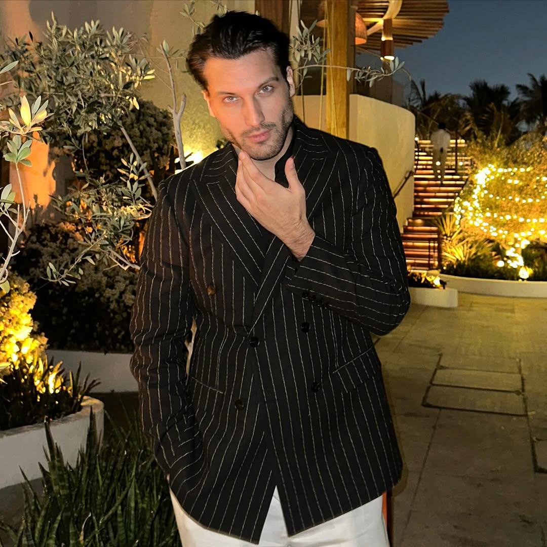 Srpski model Petar Rašić osvojio je srca natjecateljica, ali i gledateljica nove sezone "Gospodina Savršenog", a ono što mnoge zanima jest njegova visina.