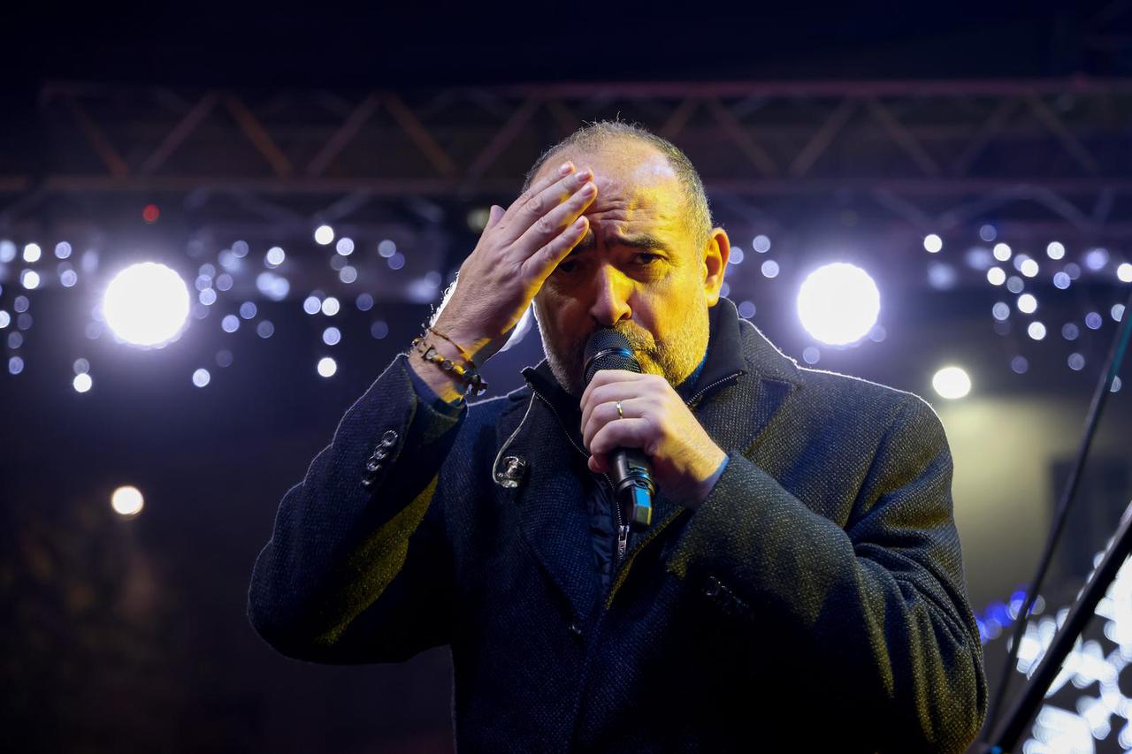 Zadar: Dražen Zečić pjevao na dočeku Nove godine