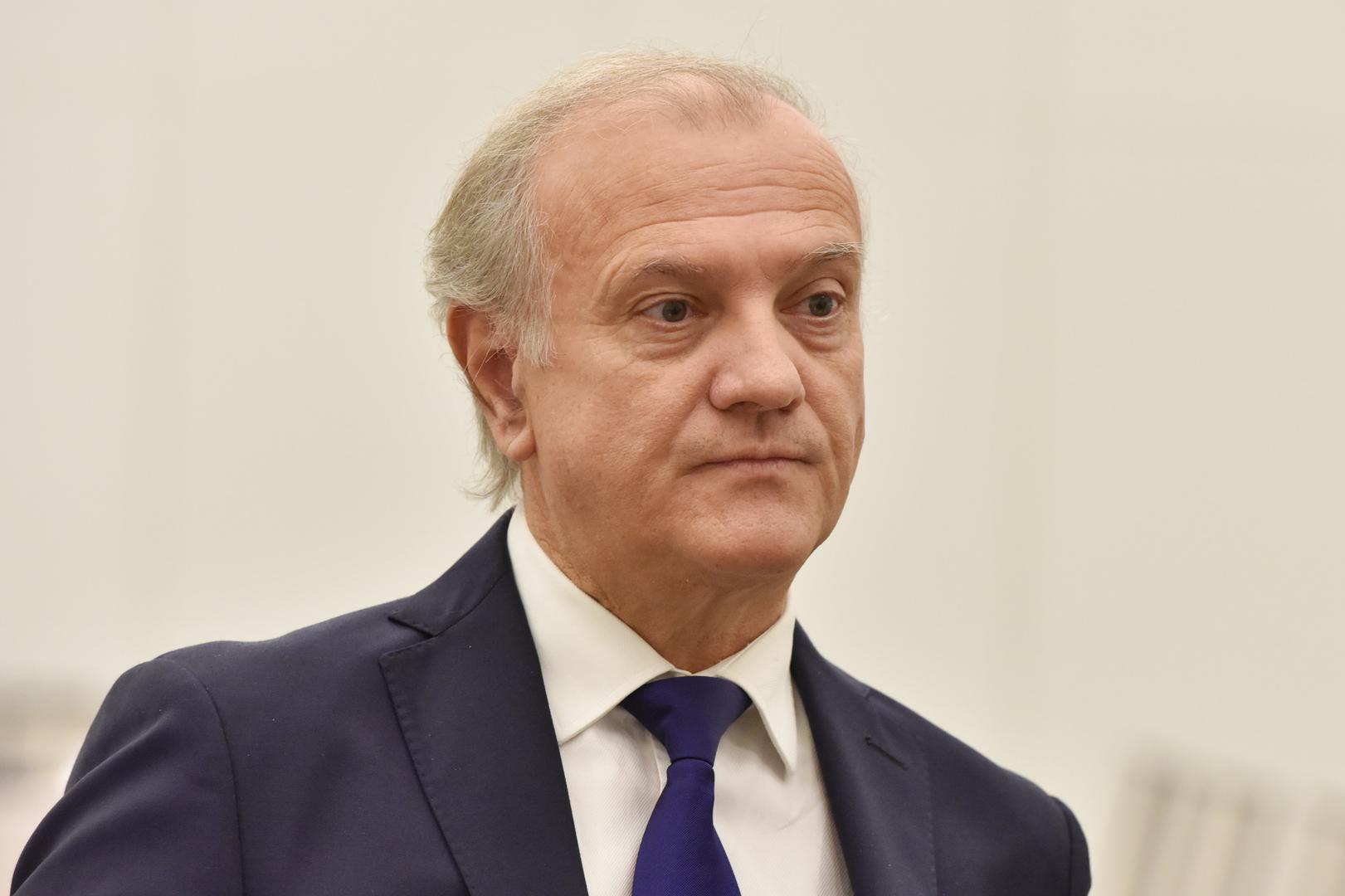 Ministar Dražen Bošnjaković nacrt novog Zakona o zemljišnim knjigama uputilo je u javnu raspravu. ZK postupci trebali bi se znatno skratiti, a redovni postupci upisa vlasništva smatrat će se hitnima. Građanima će uskoro biti omogućeno da sami putem sustava e-građani podnesu prijavu za upis u zemljišnu knjigu
