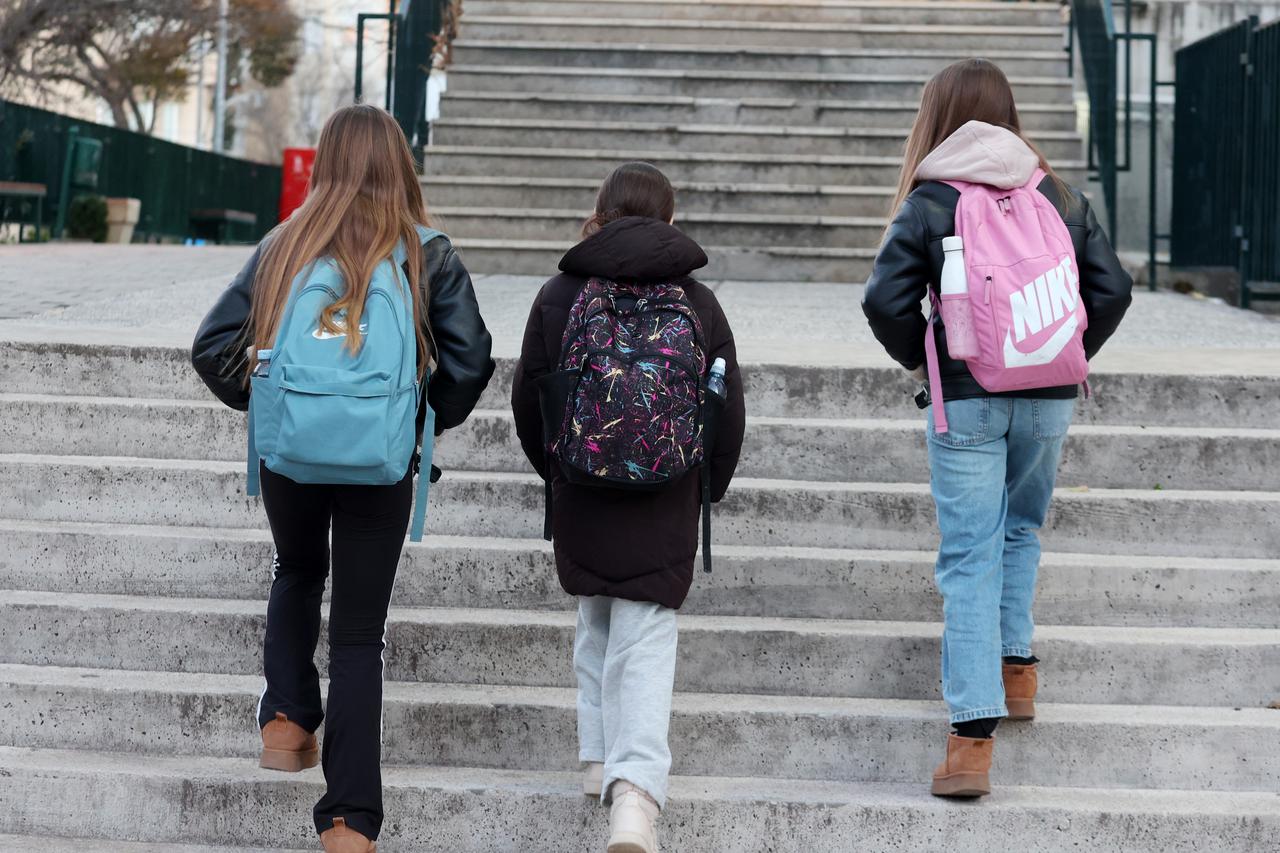 Šibenik: Po?elo drugo polugodište i u?enici se vratili u školske klupe