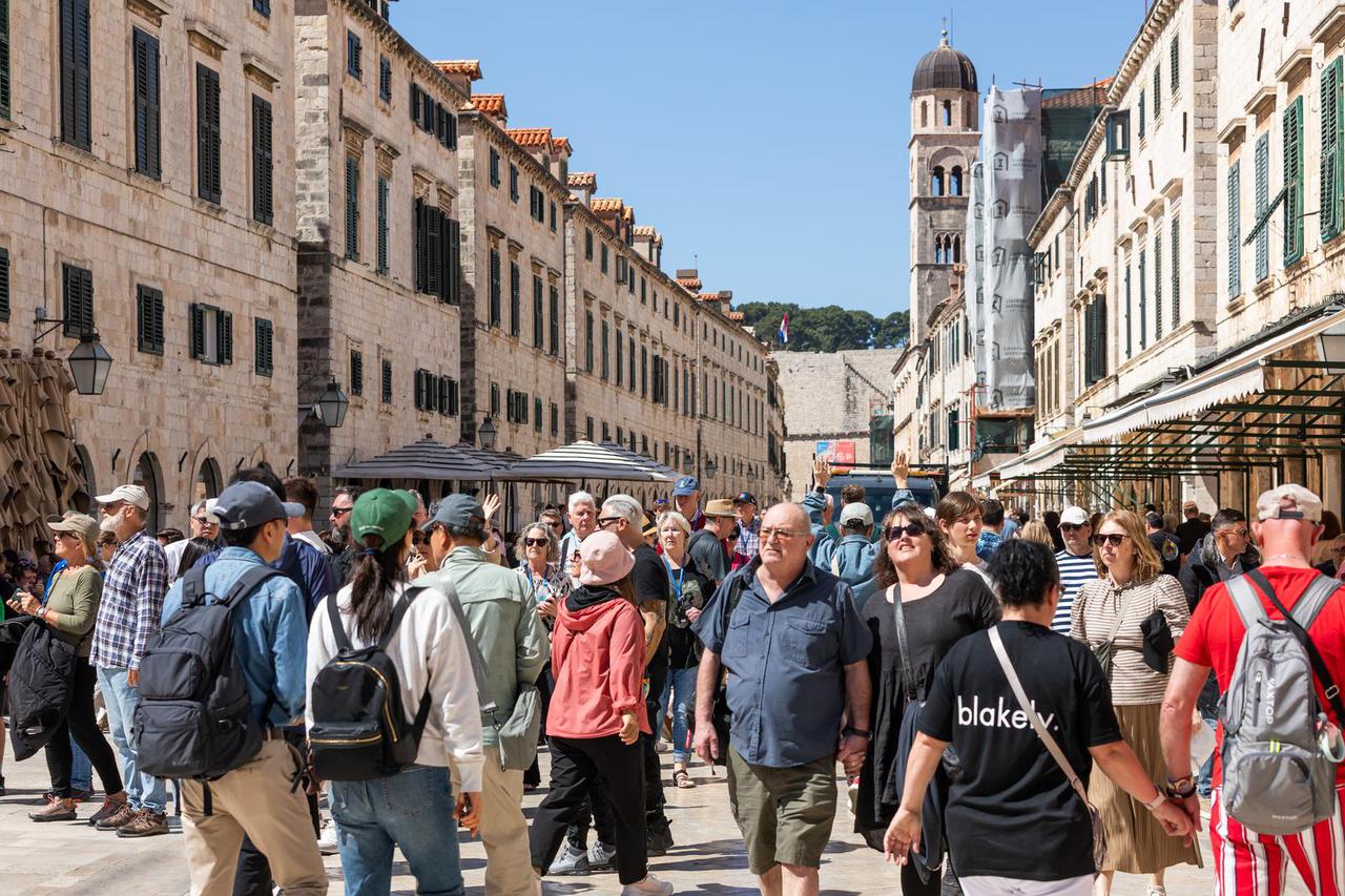 Prve turističke gužve u Dubrovniku