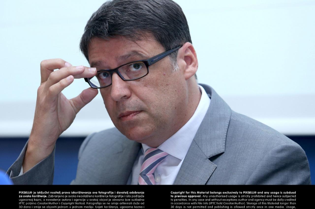 '28.08.2013., Zagreb - Ministar Zeljko Jovanovic i suradnici predstavili su na konferenciji za medije Plan i program Zdravstvenog odgoja, rezultate javne rasprave i Prirucnike za Zdravstveni odgoj za 