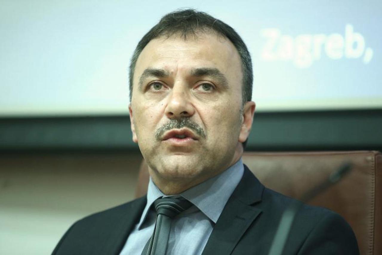 Vlaho Orepić 