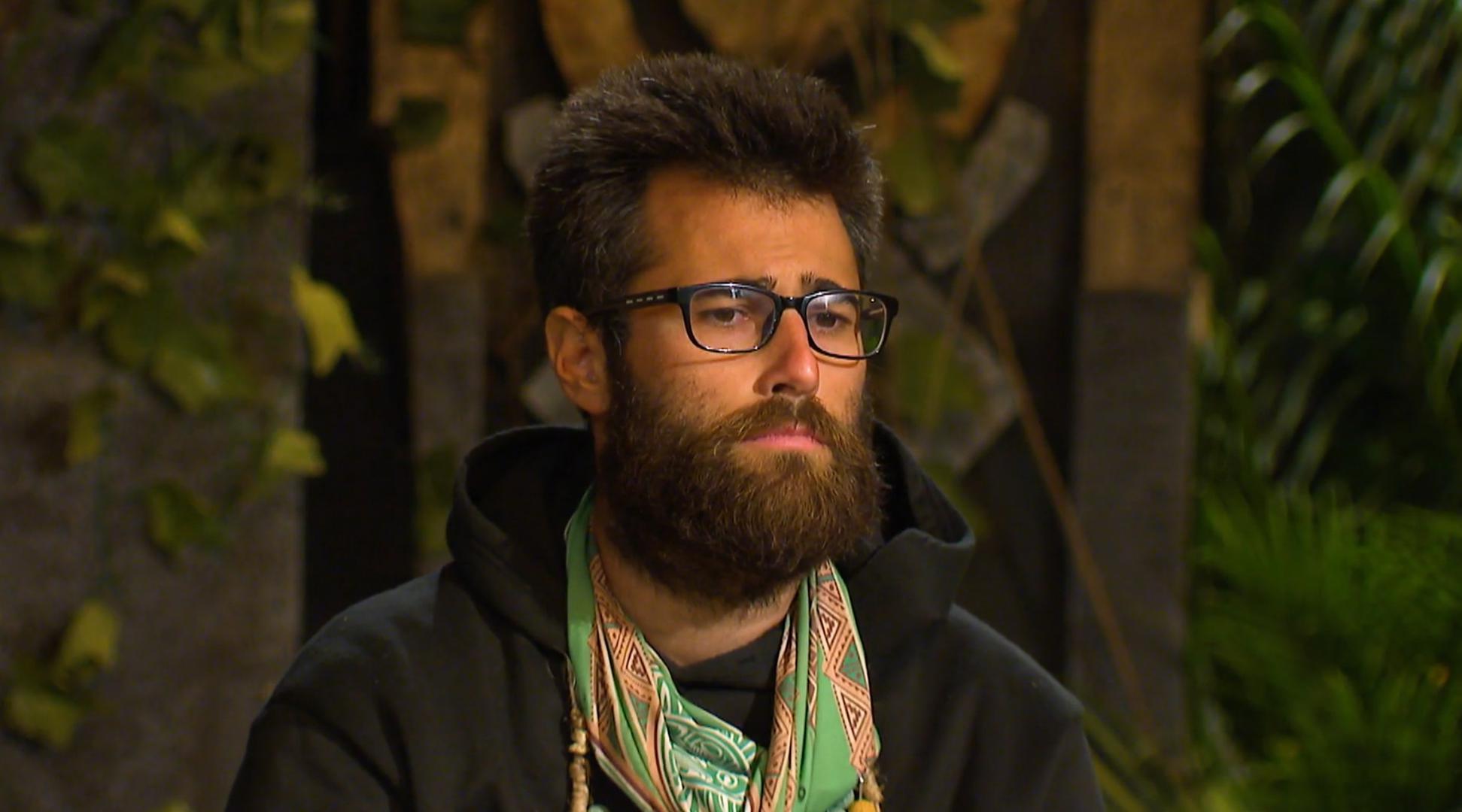  Nakon večere uslijedilo je suočavanje na plemenskom vijeću. Razgovori su se brzo vratili na ranije odluke i odnose među članovima. 