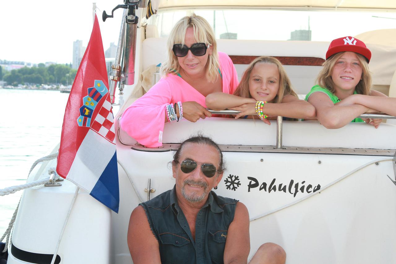11.08.2015., Lucica Spinut, Split - Rock legenda Zeljko Bebek s obitelji krstari svojom jahtom 'Pahuljica'.   Pjevac Zeljko Bebek sa suprugom Ruzicom i djecom Katarinom i Zvonimirom.  Photo: Miranda Cikotic/PIXSELL
