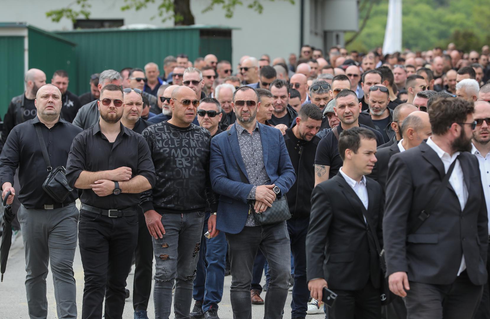 28.04.2023., Zagreb - Pogreb Tomislava Sablje, koji je ubijen u nocnom klubu "Ritz", odrzan je na groblju Markovo Polje. Optuzenik iz Uskokove akcije Tebra Tomislav Sabljo ubijen je hicima iz vatrenog oruzja u nakon fizickog sukoba vise osoba.   Photo: Jurica Galoic/PIXSELL
