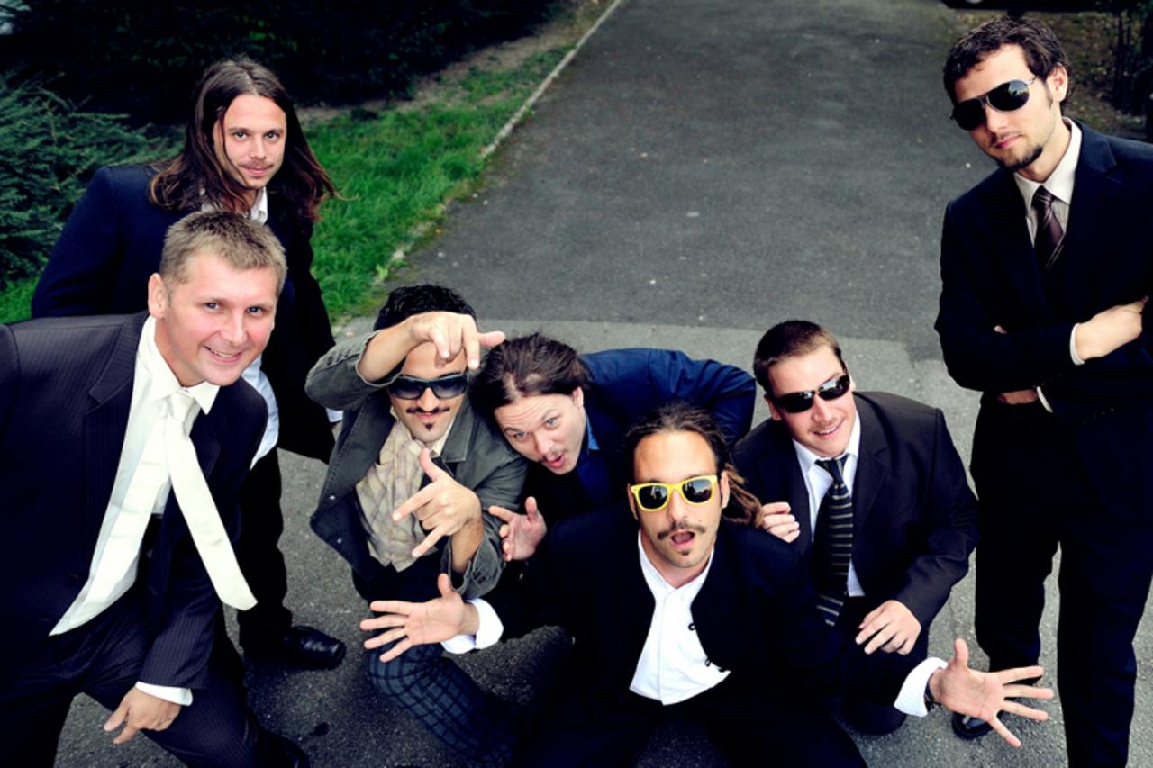 'stilness01_nnn_ekr_010212'