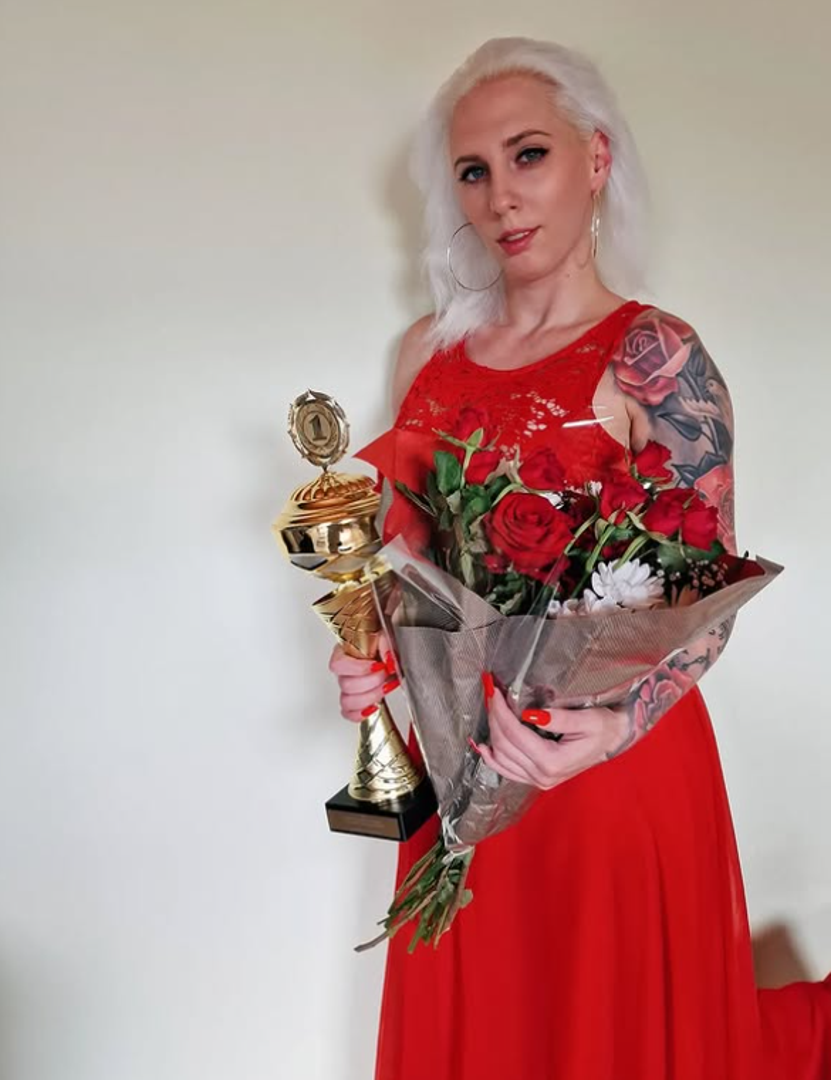 Marija je rođena u Čakovcu, a živi i radi u Münchenu.