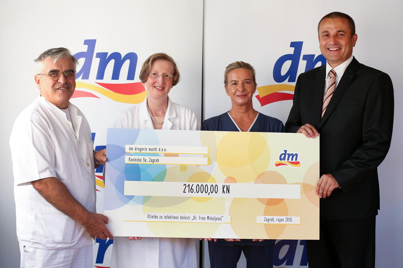 Donacija dm-a Klinici "Dr. Fran Mihaljević"